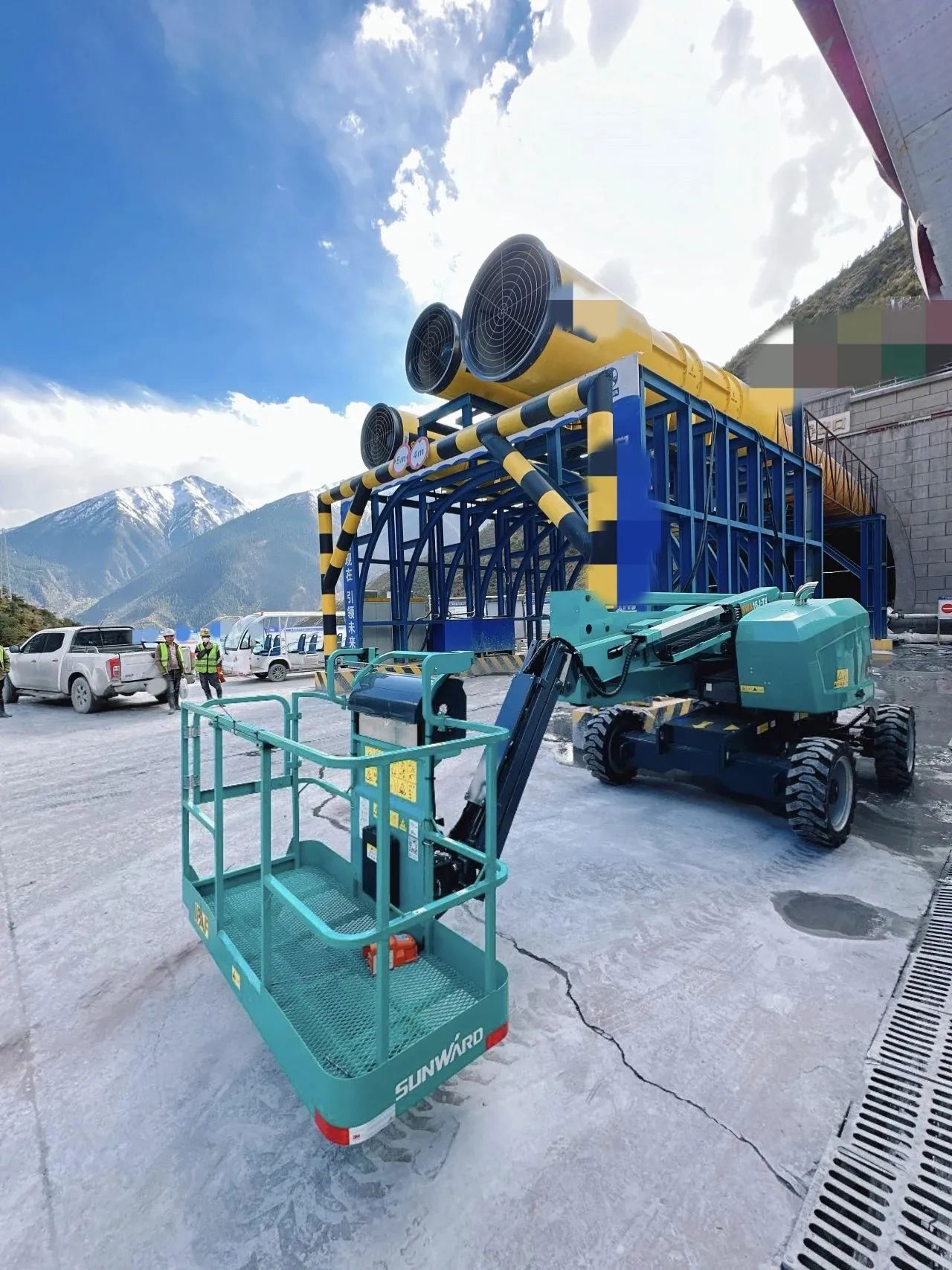 不惧高海拔挑战！山河智能高空机械实力助建川藏铁路